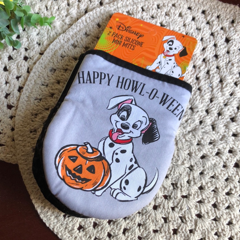 Disney Halloween 101 Dalmatians HAPPY HOWL-O-WEEN Oven Mitts